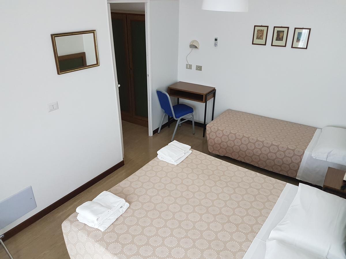 Hotel Residence Adriana Cesenatico Exterior photo