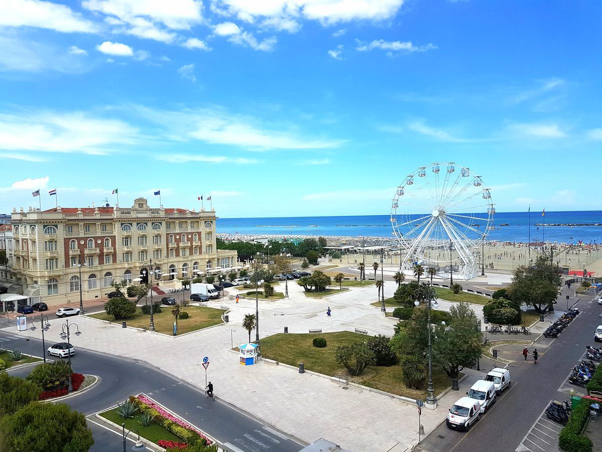 Hotel Residence Adriana Cesenatico Exterior photo