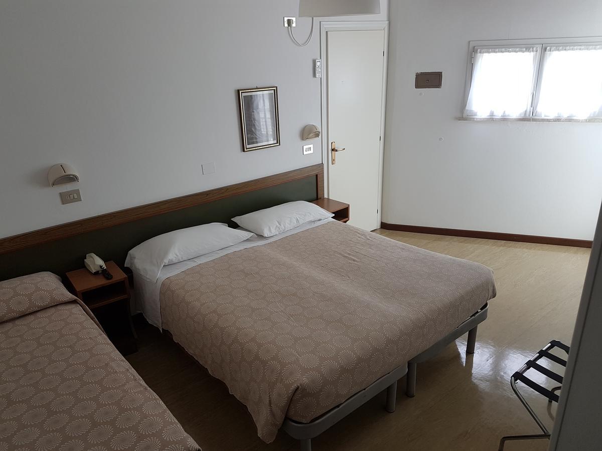 Hotel Residence Adriana Cesenatico Exterior photo